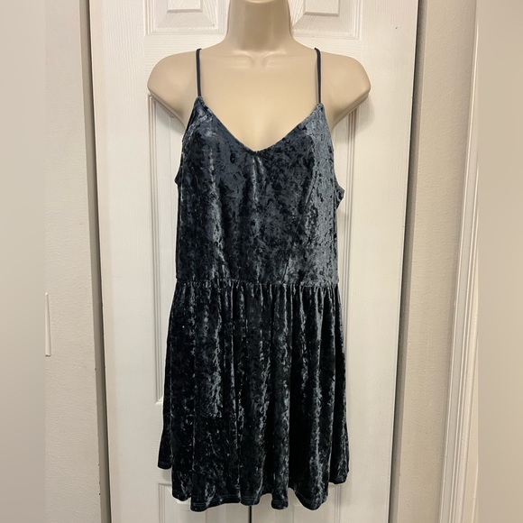 Crushed Velvet Shorts Romper - Picture 10 of 11